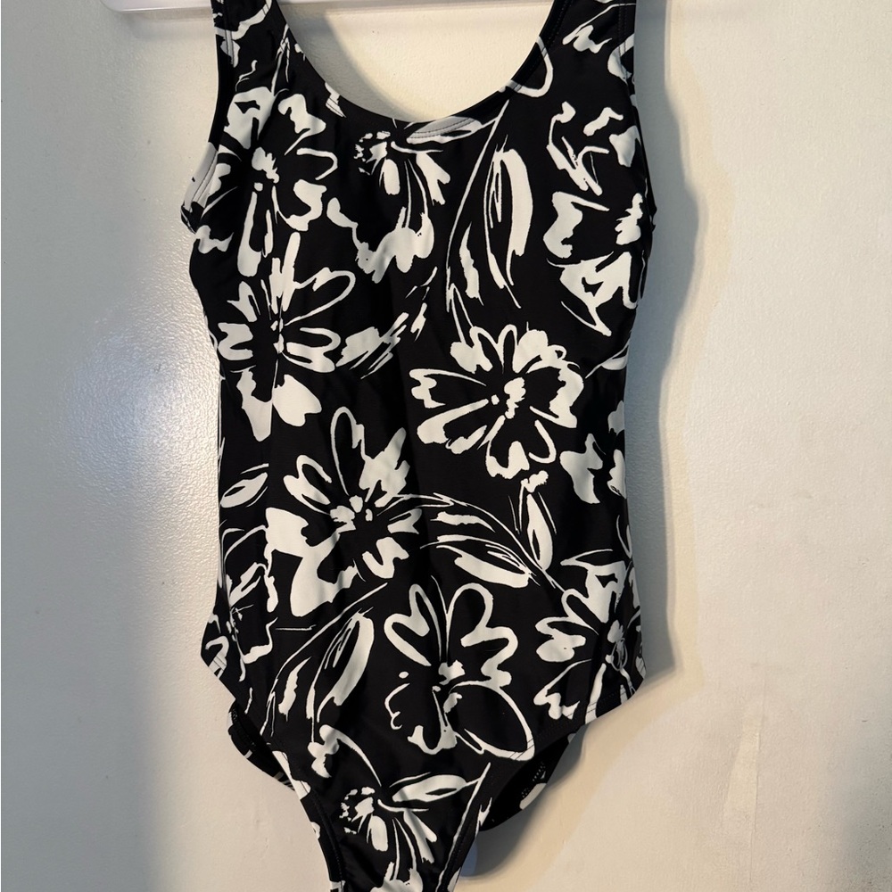 Hurley NWT Black and White Floral Swimsuit